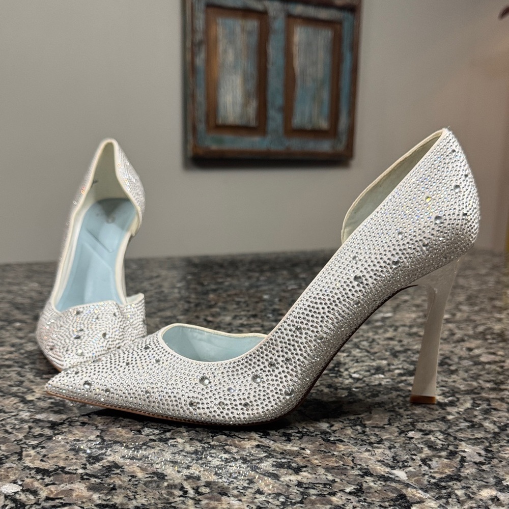 Mix No. 6 Silver and white Rhinestone Heels EUC 11